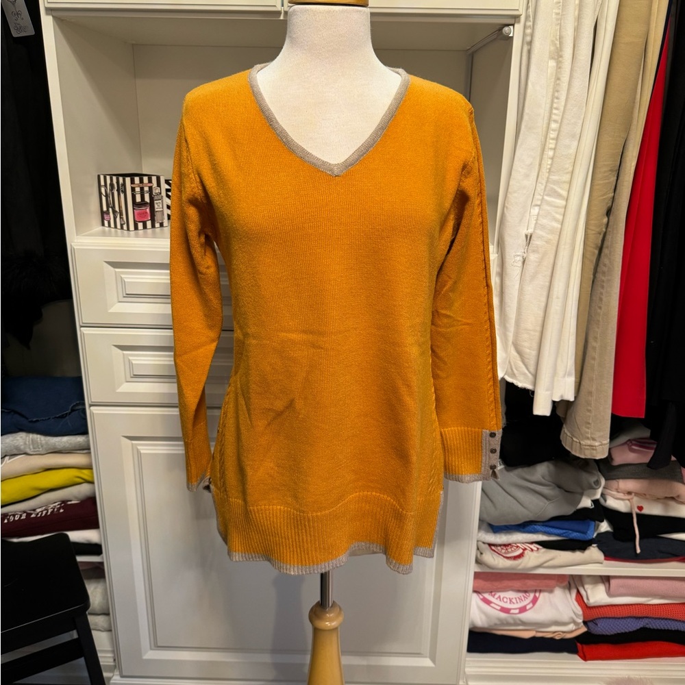Great detailed v neck sweater